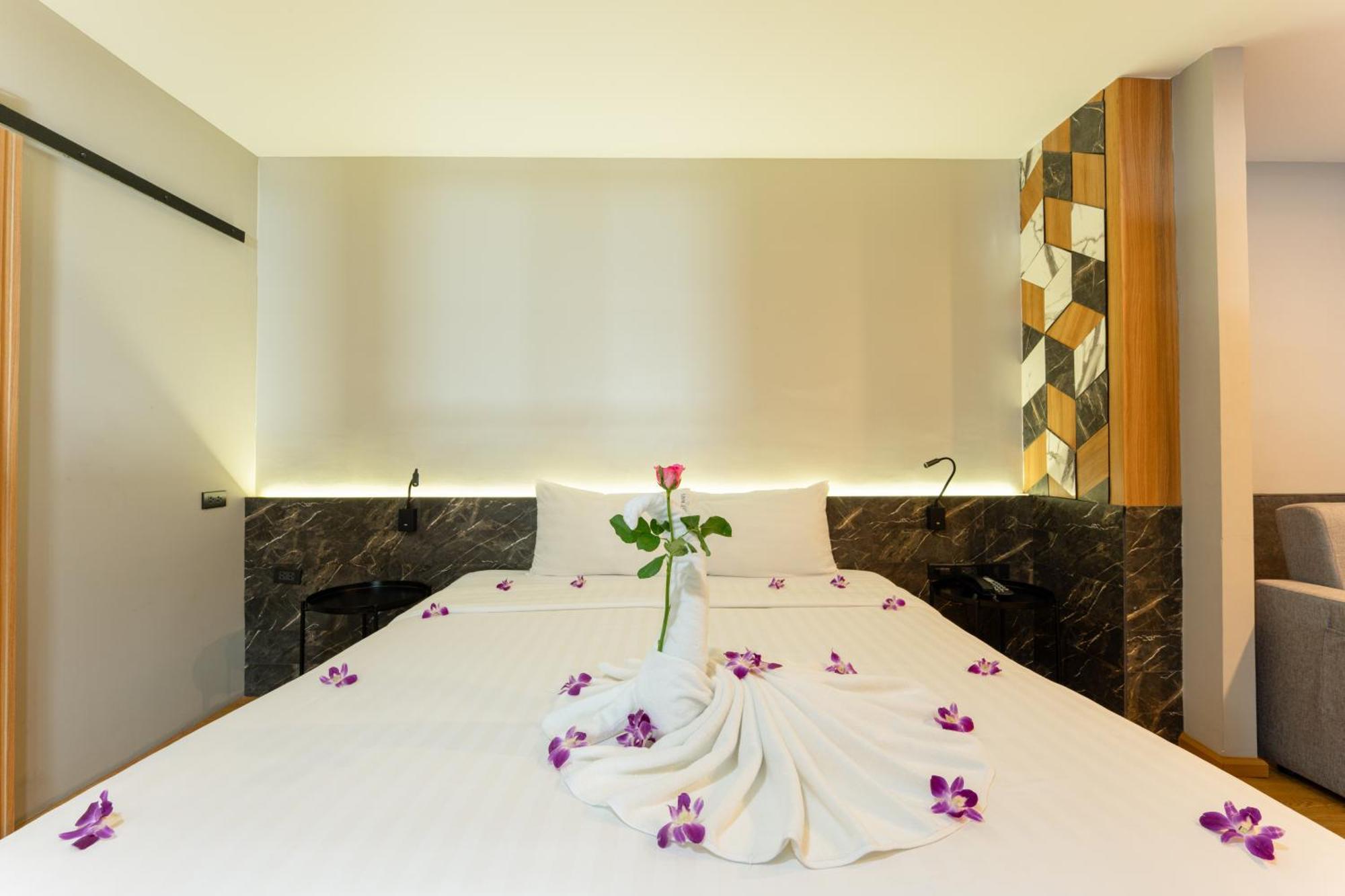 Hotel Sky Wave Patong Zewnętrze zdjęcie