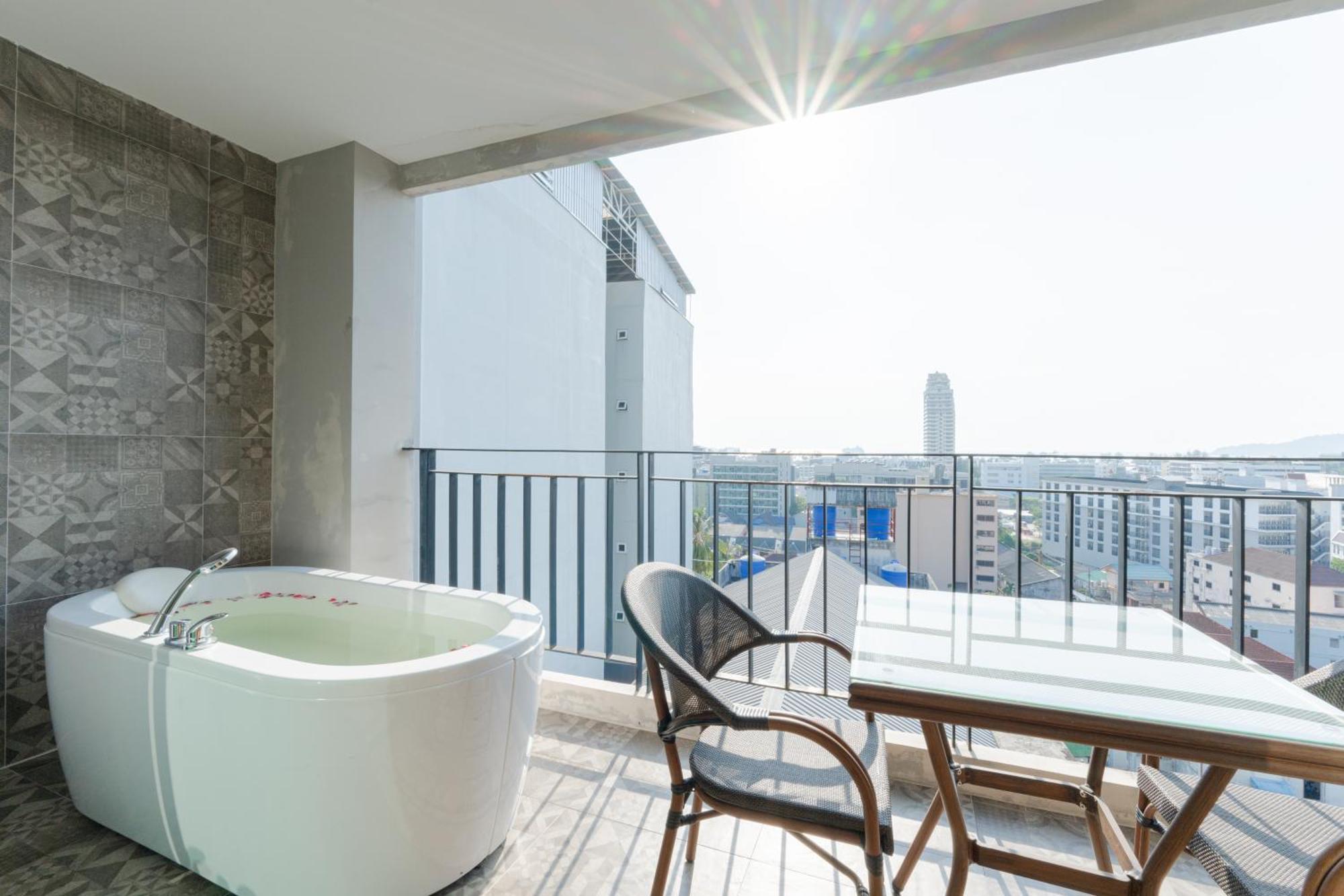 Hotel Sky Wave Patong Zewnętrze zdjęcie