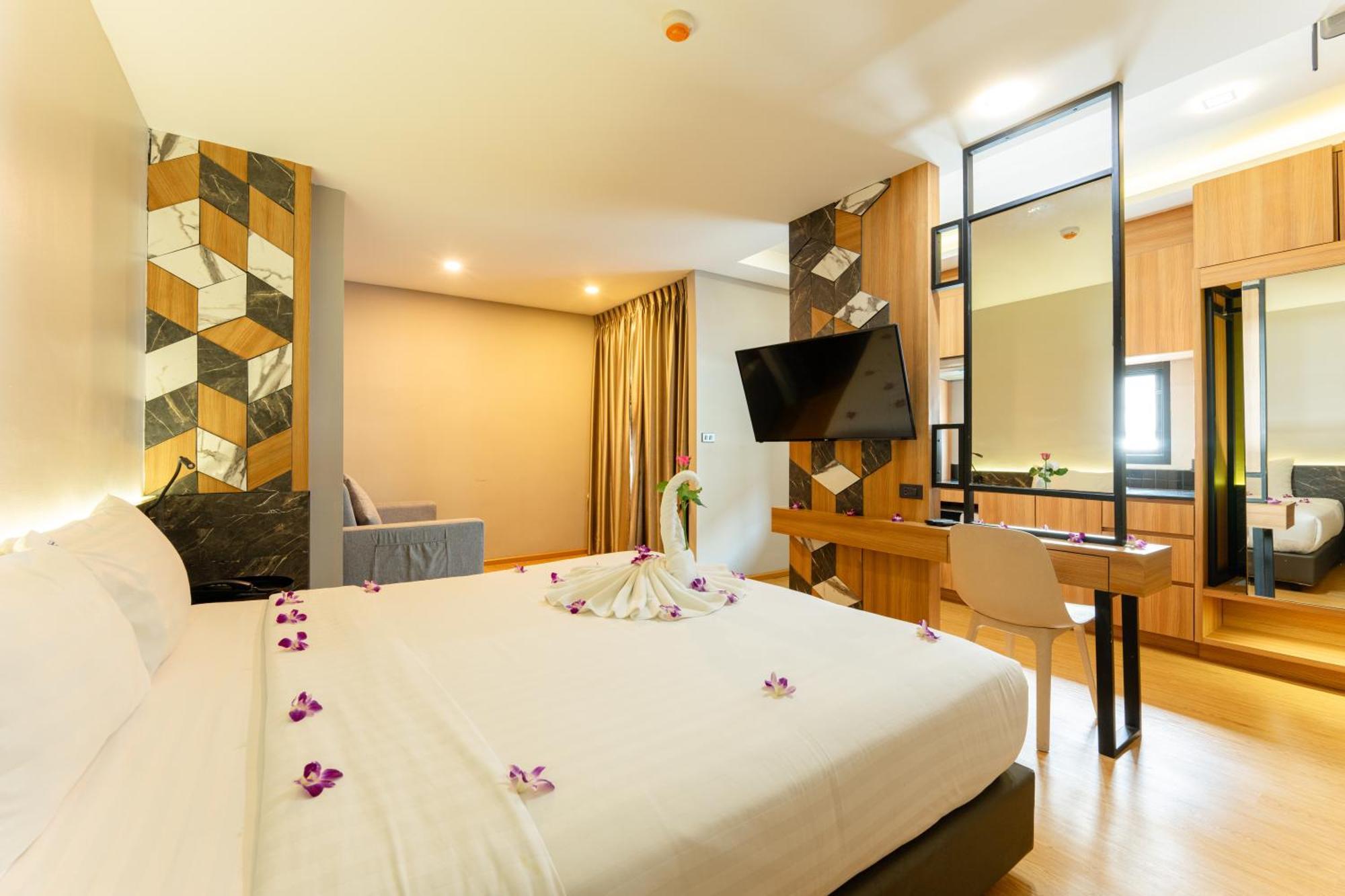 Hotel Sky Wave Patong Zewnętrze zdjęcie